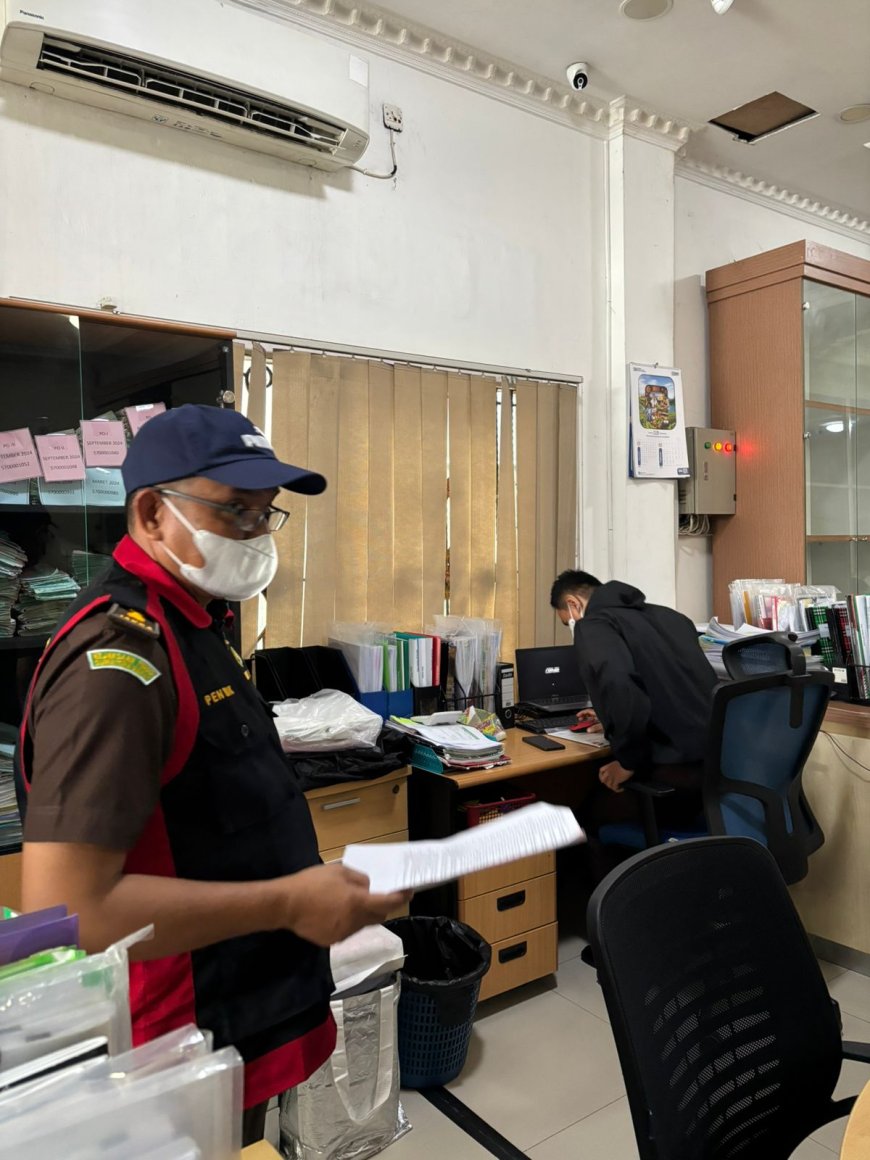 Kejari Padang Geledah Rumah Anggota DPRD Sumbar