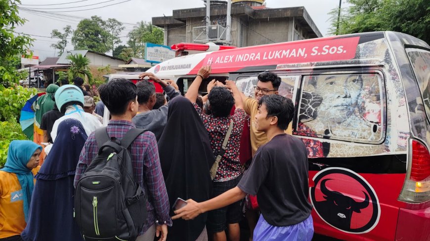 Sigap, PDI Perjuangan Hadir Bantu Korban Banjir Sumatera Barat