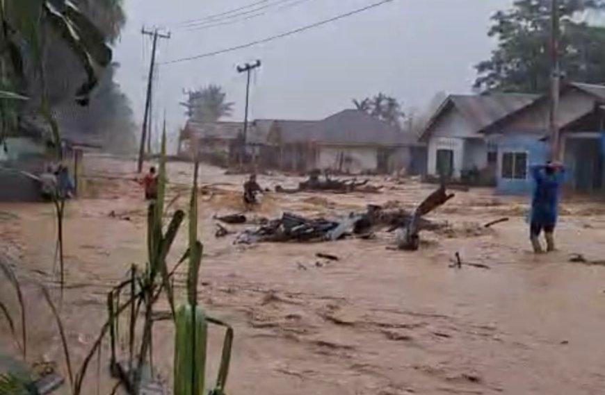 Banjir Bandang Susulan Terjadi di Batubusuk kota Padang, 8 Warga Terjebak