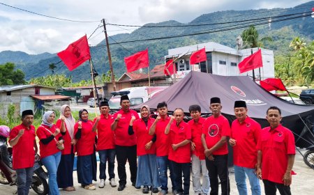Ditengah Tenda Bencana, Yogi Yolanda Dilantik jadi Ketua DPC PDI-P Agam