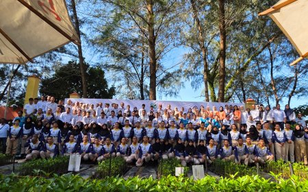 Jaga Bumi Merawat Masa Depan, PLN UID Sumbar Tanam Ratusan Pohon