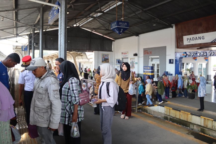 Penumpang Kereta Api Tahun 2025 di Sumbar Hampir 2 juta Orang