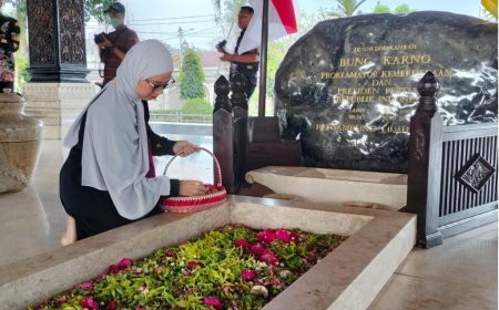 Ziarah ke Makam Bung Karno, Farah Nuriza Amelia Teladani Semangat Pendiri Bangsa
