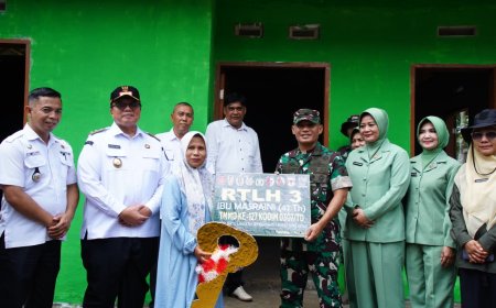 Geliat  TNI berjibaku di Lokasi TMMD di daerah Istana Kerajaan Minangkabau : Tangis Haru-pun Pecah