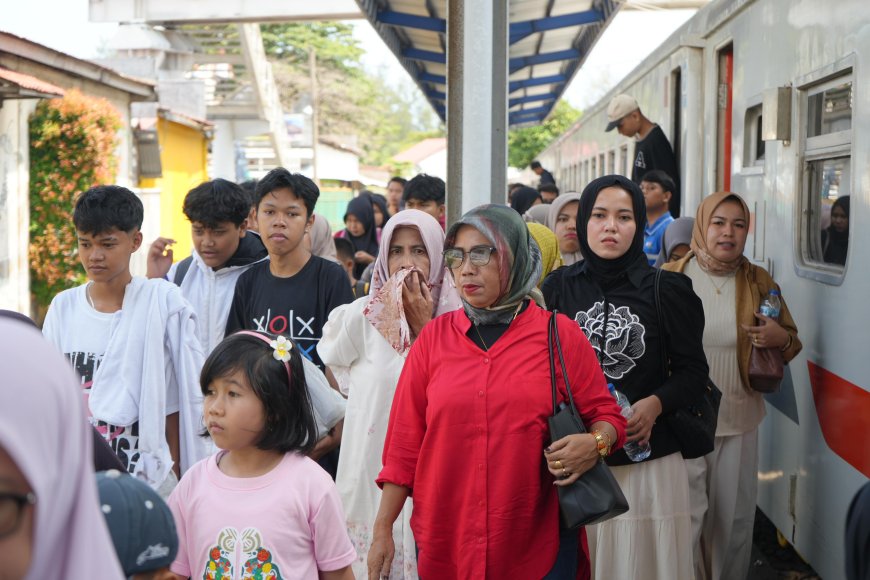 Penumpang KAI Membludak, Penjualan Tiket KA Pariaman Ekspres Capai 158%