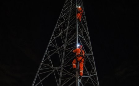 1,8 Juta Pelanggan PLN di Sumbar Kembali Nikmati Listrik