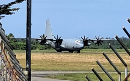 Langka, Pesawat Militer AS Mendarat Darurat di Padang