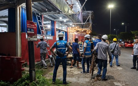 PLN Tertibkan  Pemakaian  Listrik di Sepanjang Pantai Padang