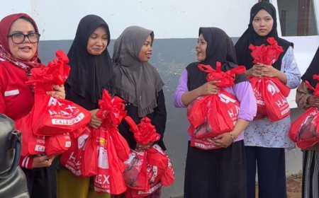 PDI Perjuangan Kota Padang Dirikan Dapur Umum, Bagikan 500 Nasi Bungkus untuk Korban Banjir