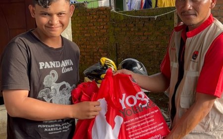 DPC PDI Perjuangan Agam Salurkan Bantuan untuk Korban Banjir di Kota Padang