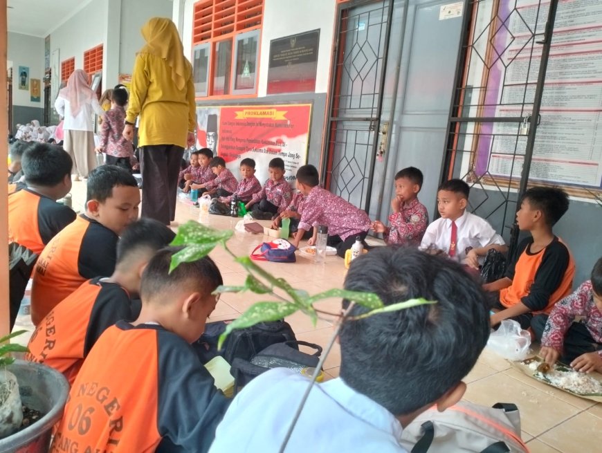 Foto: Setiap Rabu makan bergizi bersama SD 6 Batang Anai