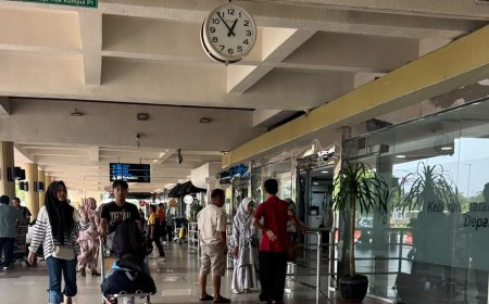 Dampak  Erupsi Anak Gunung Krakatau, 56 penerbangan di Bandara Internasional Minangkau Dibatalkan