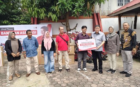 Alex Indra Lukman Serahkan Bantuan untuk Puluhan Kelompok Tani dan Budidaya Ikan di Padang