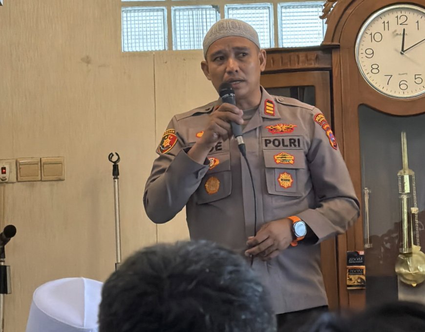 Hari Pertama Jadi Kapolsek Nanggalo, AKP Ade Saputra Langsung Sapa Jemaah Masjid